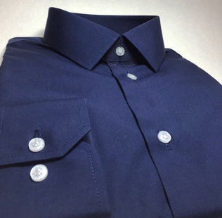 Camisa Sob Medida Azul Marinho Lisa Com Botões Brancos