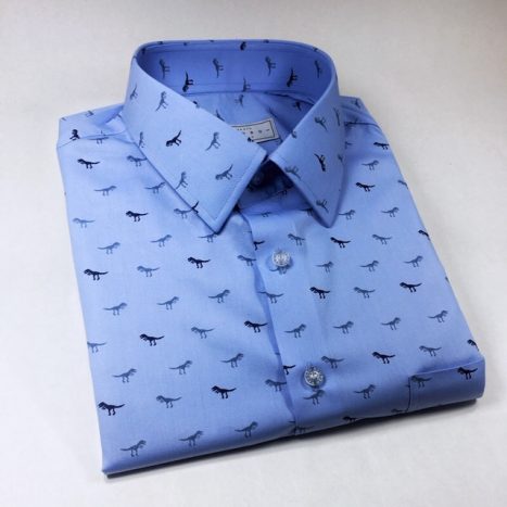 Camisa Sob Medida em Algodão Estampa Dinossauros fundo azul - Foto 2