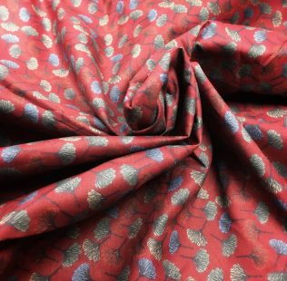 Camisa sob medida Feminina em algodão floral em fundo vermelho