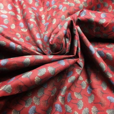 Camisa sob medida Feminina em algodão floral em fundo vermelho - Foto 1