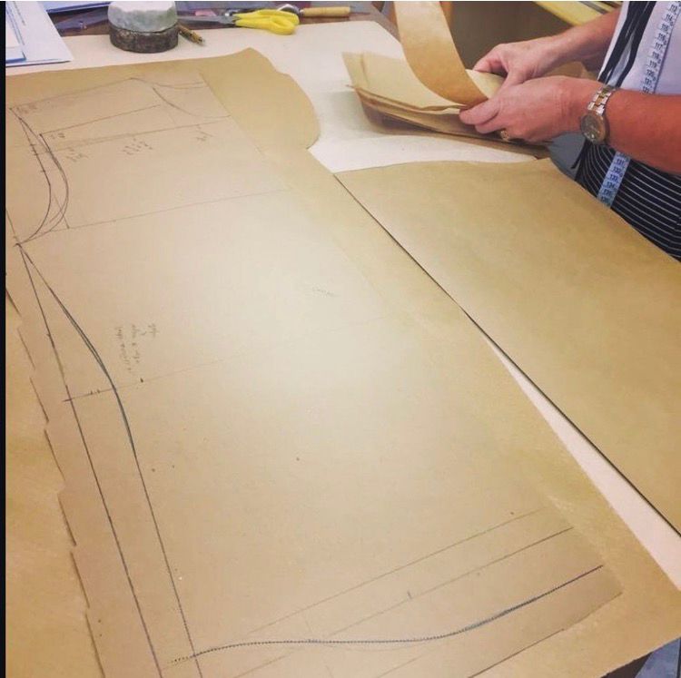 DMR Alfaiataria há 15 anos traduzindo o seu estilo, com elegância e autencidade. totalmente sob medida. bespoke Medidas